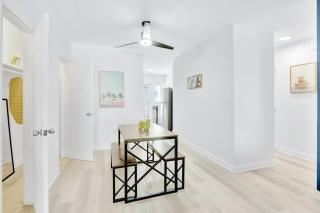 1BR Miami Beach Apt with King plus 2 Queens & Smart TV - 8