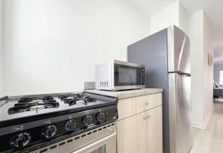 1BR Miami Beach Apt with King plus 2 Queens & Smart TV - 3