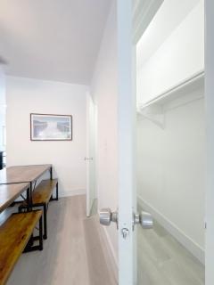 1BR Miami Beach Apt with King plus 2 Queens & Workspace - 3