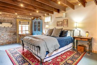 1 Block to Main St Second Street Carriage House - 6