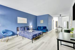 1BR Miami Beach Apt with 3 Queens plus Free Parking - 0