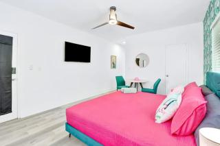 Modern Miami Beach Studio with King Bed - 3