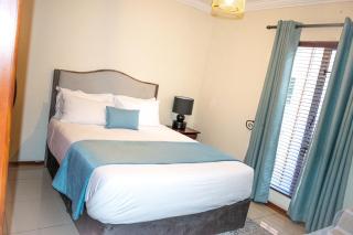 Sunninghill Luxury Spacious Executive Penthouse - 8