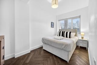 Long Stays Roath Park 2BR Apartment with Parking Central Location - 0