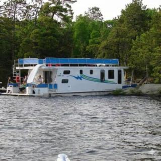 Spacious Floating Mansion - House Boat - Largest Floating Lodge - Sleeps 12 - Fast Wi-Fi HB06 - 0