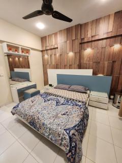 Spacious 2 Bedroom, Living Room & Kitchan Apartment 5 Min from Airport Karachi - 8