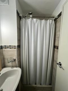 Habitación con baño privado en Pocitos - 2