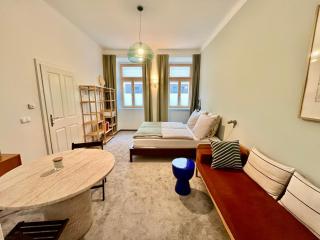 Charming Studio with Patio - 8