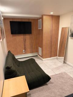 Honey Basement apartment - 5