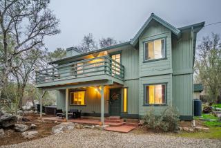 Kaweah Oaks Cabin With Firepit, Hot Tub, Game Room - 3