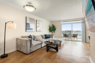 Golden Hour Glow - Stunning 3BR Overlooking the Marina - 9