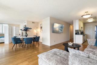 Golden Hour Glow - Stunning 3BR Overlooking the Marina - 2