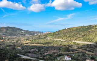 Awesome Apartment In Laureana Cilento - 4