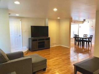 Spacious 2BR Near Univ of Chicago Home Away From Home - 0
