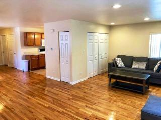 Spacious 2BR Near Univ of Chicago Home Away From Home - 5