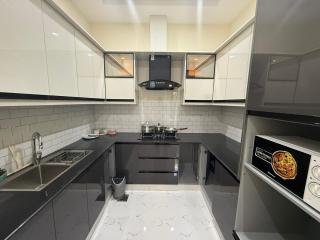 Family-Friendly Modern Apartment Lahore Ac Free Wifi - 6