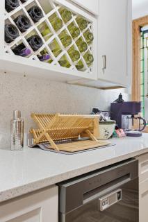 Fully Updated Jr, 1 Bed, Steps from Lincoln Park condo - 3