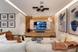 Luxurious modern condo with 24hrs Power, high-speed WiFi, Plush bedding, Pool and a PS5 - 8