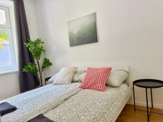 Premium Renovated Ground Floor Apartment - 0