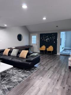 Cozy 4 Bed -4 Bath - 3