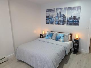 4BR Duplex near Light Rail | mins to NY + Parking - 8
