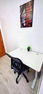 4BR Duplex near Light Rail | mins to NY + Parking - 6