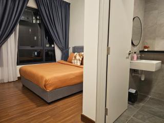 NEW Sunsuria Forum 6 near SCCC Setia Alam 6 pax - 8