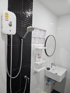 Large 1 Bedroom Apt Sleeps 4, Close to Beach - RM 2 - 8