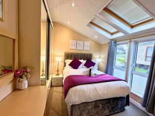 Hot Tub Lodge, Panoramic Views & Free Golf, Dog Friendly - 6