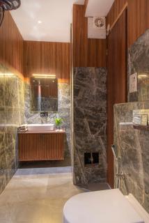 Royal Apartments Kasauli I Restaurant I Lift I Roof top Cafe I Self cooking also available I Bonfire I Best View 7o1827o7o3 - 4