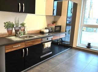 Compact single Room with Shared Bathroom ideal for travelers - 2