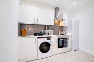 Luxurious 1 Bed Serviced Apartment with Wi-Fi - 5