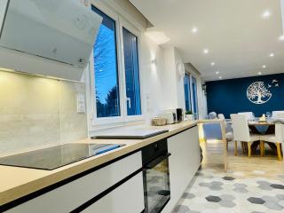 Colombier du Val - Maison cosy 3 chambres - Terrasse - Jardin clos - BBQ - Poules - Wifi fibre - Refuge LPO - 15 min Circuit 24 Heures du Mans - 30 min Zoo de La Fleche - Etape Velobuissonniere - 4