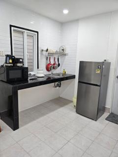 Large 1 Bedroom Apt Sleeps 4, Close to Beach - RM 1 - 3