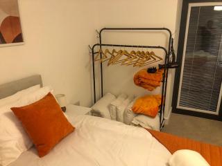 City Centre Penthouse, Free Secure Parking, Sleeps 4 - 6