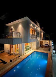 18 Ivory Crest 4 BHK Villa with Projector - 3