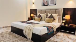 Hotel The Royal Shelter Premium Air Conditioned Rooms With Free Parking And Wifi !!! Highly Recommended Hotel In Agra - 9