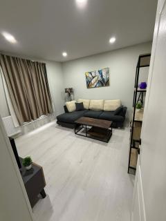 Fully Furnished Home, 8-Min Walk to Abanotubani - 4