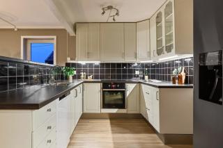 Central apartment with parking in unique surroundings - 7