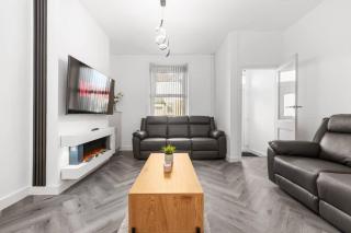 Modern & Stylish Stay in the Heart of St Hubert - 9