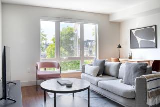 Bellevue jr 1br w gym cafe nr restaurants SEA-613 - 0