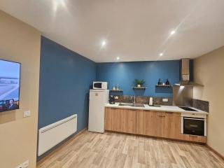 modern studio ground floor Wi-Fi TV parking - 1