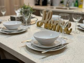 Cozy Barrie Getaway - New 3BR Private Backyard 2car - 5