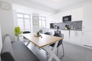 Larooms Merseburg - Apartment CS01 - 3 Zimmer, 7 Betten, 2 Bäder, 2 Parkplätze, Balkon & Aufzug - 0