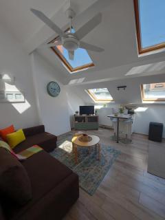 Central Brussel - steps Grand Place - local vibrant neighbourhood - 3