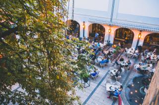 Prime City Centre Studio Apartment with Park View - 4