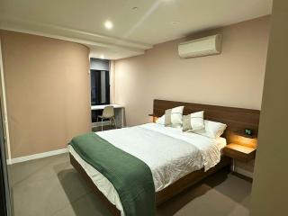 Sky-High 2BR with 1 Parking - Heart of South Yarra - 0