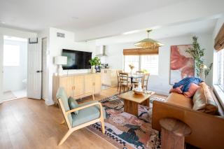 Designer Gem Condo - 5 Mins to Sand, Playground, Tennis, Free Parking - 9