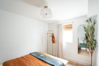 Designer Gem Condo - 5 Mins to Sand, Playground, Tennis, Free Parking - 2