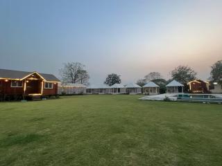 private farm with pool in Gurgaon for parties - 0
